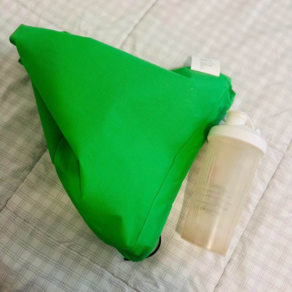 Swag bag green colored and bottle set - Picture 3 of 5